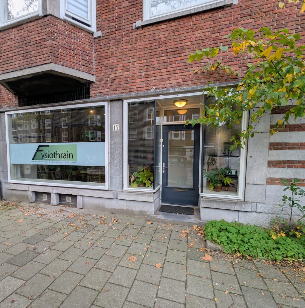 Front of physical therapy clinic Fysiothrain on Haarlemmermeerstraat in Amsterdam Zuid.