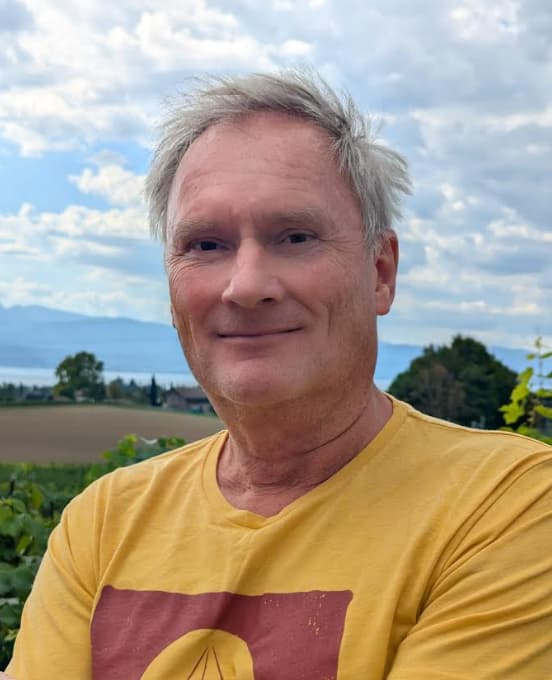 Portret van Theo Doornweerd, oprichter en fysiotherapeut bij Fysiothrain in Amsterdam.